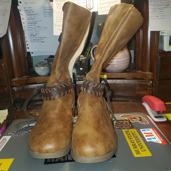 Womens boots sz EU 38, IS sz7. NWOT. Never worn. Brown weave strap boots - Picture 4 of 5